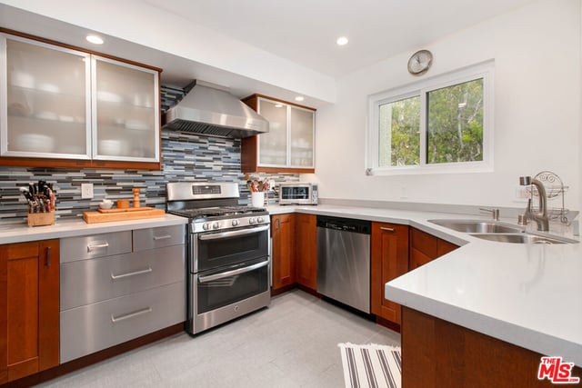 2332 Fox Hills Drive 305, Los Angeles, CA 90064 — photo 4 of 39