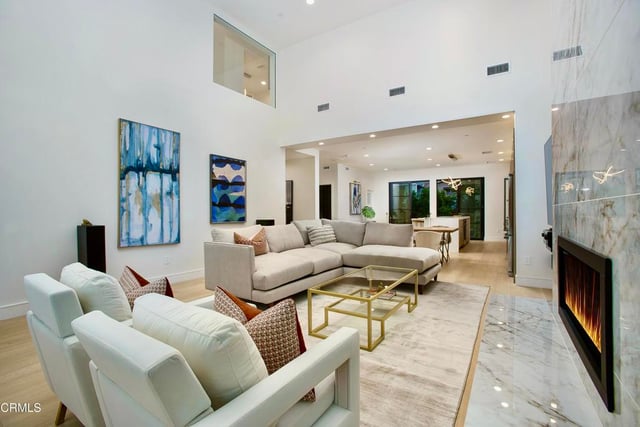244 S Gramercy Place, Los Angeles, CA 90004 — photo 5 of 9