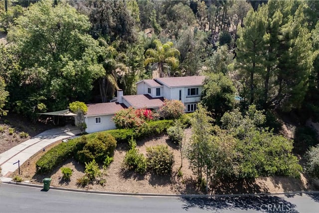 3636 Dellvale Place, Encino, CA 91436 — photo 3 of 25