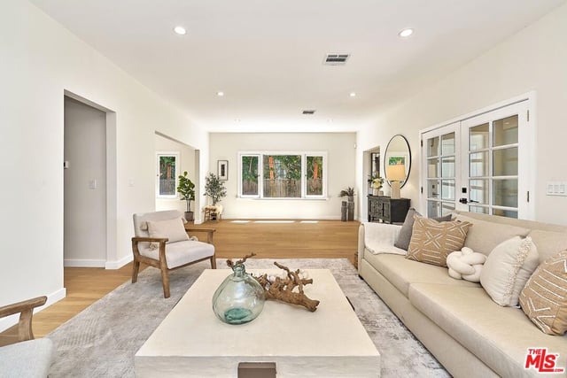 916 S Victoria Avenue, Los Angeles, CA 90019 — photo 11 of 43