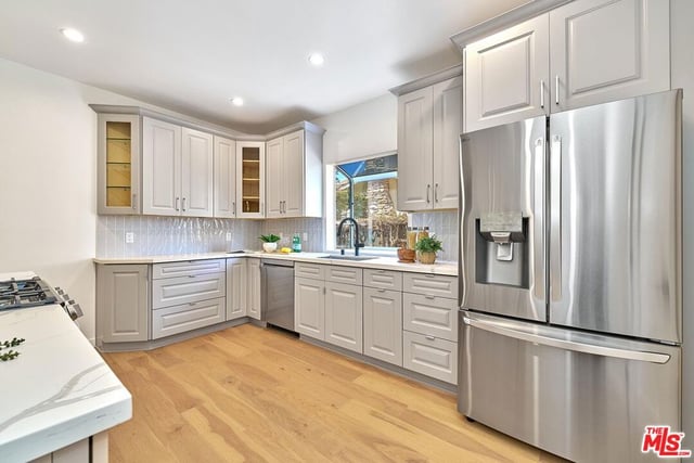 916 S Victoria Avenue, Los Angeles, CA 90019 — photo 17 of 43