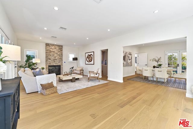 916 S Victoria Avenue, Los Angeles, CA 90019 — photo 4 of 43