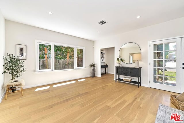 916 S Victoria Avenue, Los Angeles, CA 90019 — photo 7 of 43