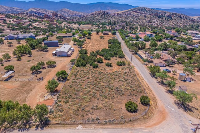 10367 Escondido Canyon, Agua Dulce, CA 91390 — photo 15 of 28