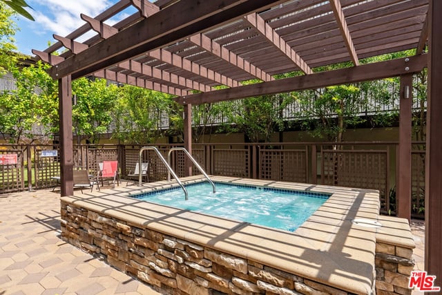 525 S Ardmore Avenue 107, Los Angeles, CA 90020 — photo 19 of 22