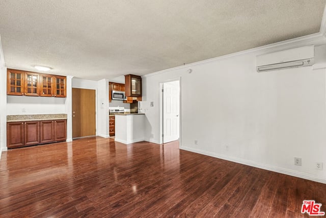 525 S Ardmore Avenue 107, Los Angeles, CA 90020 — photo 7 of 22