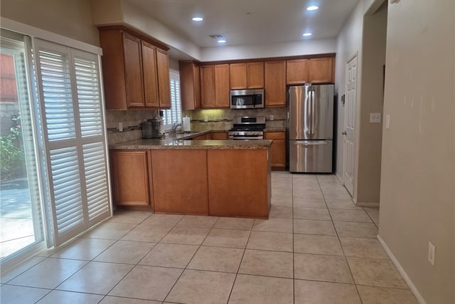 12724 Palm Court, Sylmar, CA 91342 — photo 5 of 12