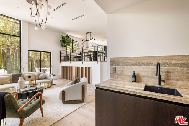 924 N West Knoll Drive, West Hollywood, CA 90069 — photo 14 of 50