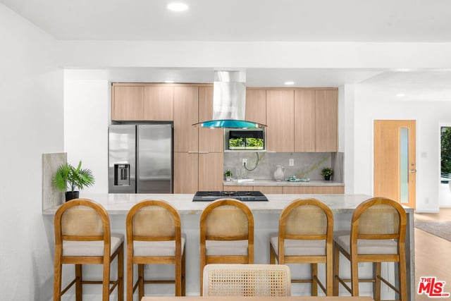 5124 Hillcrest Drive, Los Angeles, CA 90043 — photo 10 of 52