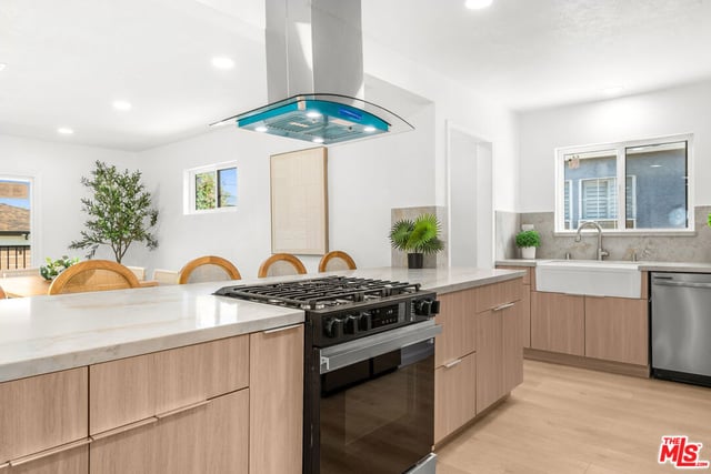 5124 Hillcrest Drive, Los Angeles, CA 90043 — photo 12 of 52