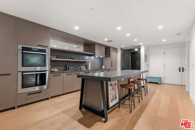 10777 Wilshire Boulevard 201, Los Angeles, CA 90024 — photo 2 of 20