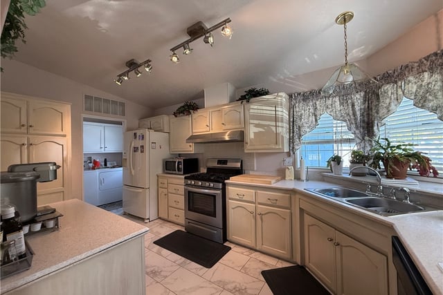 1550 Rory Lane Space 261, Simi Valley, CA 93063 — photo 3 of 18