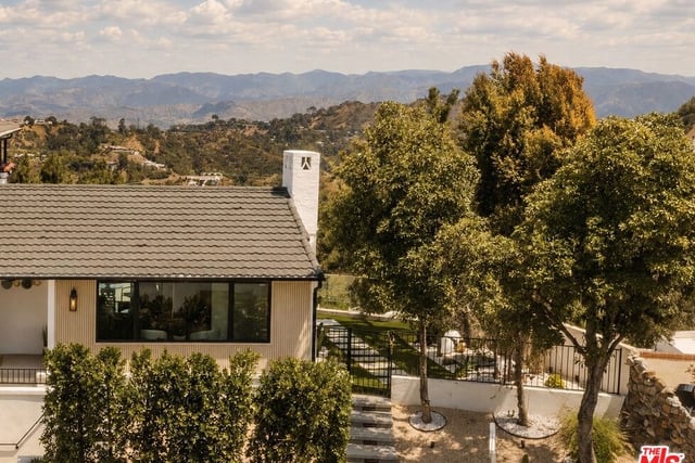 8921 Appian Way, Los Angeles, CA 90046 — photo 3 of 39