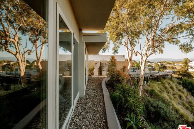 2400 Crest View Drive, Los Angeles, CA 90046 — photo 36 of 37