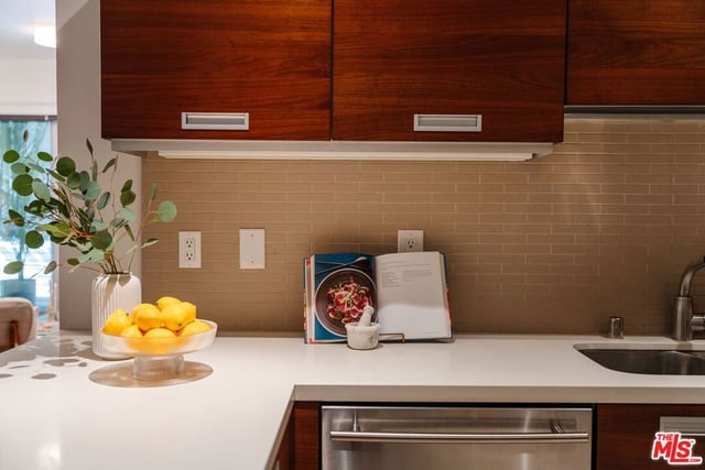 6735 Yucca Street 101, Los Angeles, CA 90028 — photo 10 of 44