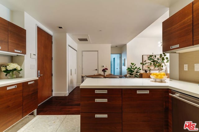 6735 Yucca Street 101, Los Angeles, CA 90028 — photo 8 of 44