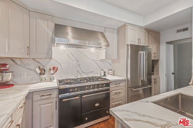 12115 San Vicente Boulevard 303, Los Angeles, CA 90049 — photo 3 of 17