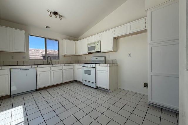 1860 Ivory, Palmdale, CA 93550 — photo 15 of 42