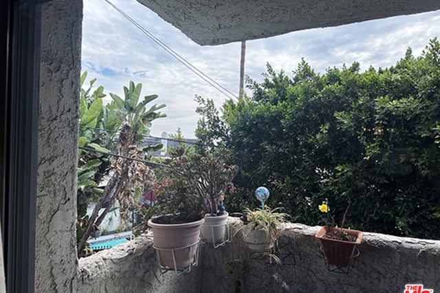 8400 De Longpre Avenue 104, West Hollywood, CA 90069 — photo 24 of 24