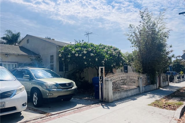 4130 Redwood Avenue, Los Angeles, CA 90066 — photo 2 of 25