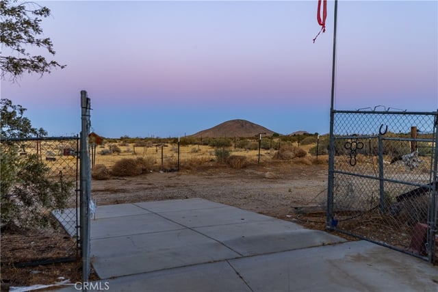 20539 E Avenue R, Palmdale, CA 93591 — photo 4 of 55