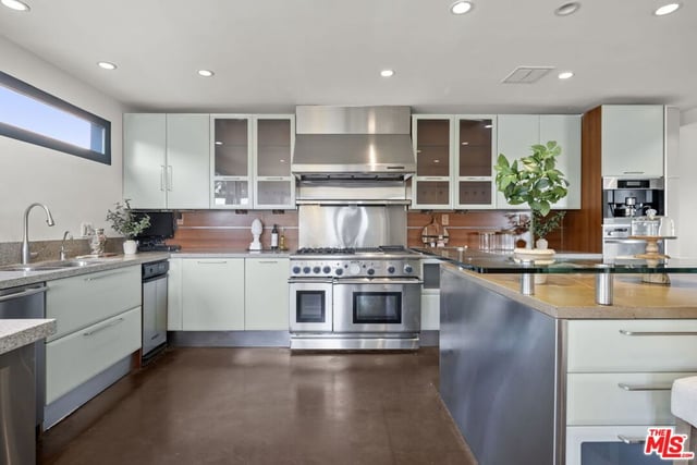 2980 Hollyridge Drive, Los Angeles, CA 90068 — photo 10 of 73