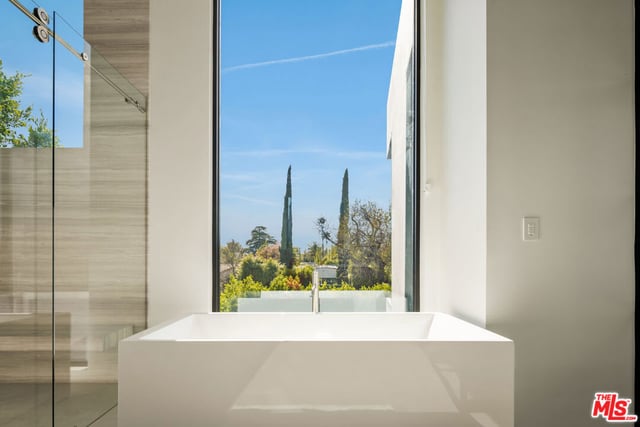 952 N Laurel Avenue, Los Angeles, CA 90046 — photo 16 of 27
