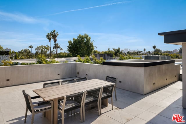 952 N Laurel Avenue, Los Angeles, CA 90046 — photo 4 of 27