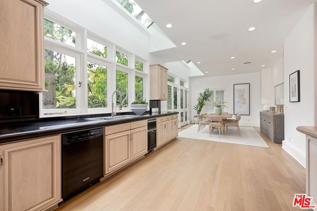 812 N Bedford Drive, Beverly Hills, CA 90210 — photo 10 of 36
