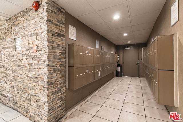 525 N Sycamore Avenue 301, Los Angeles, CA 90036 — photo 17 of 24