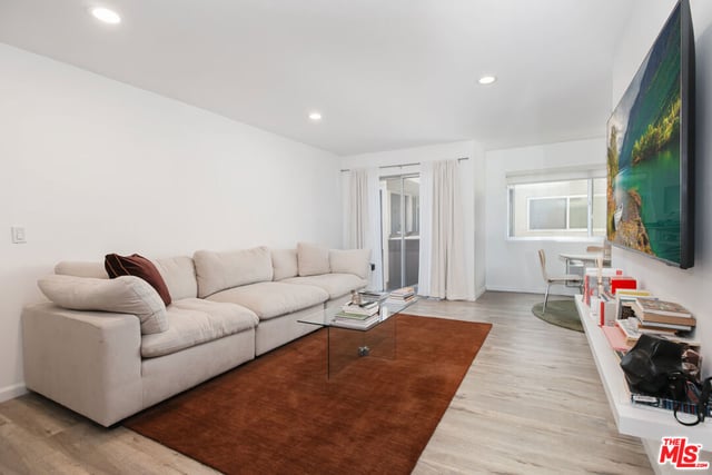 525 N Sycamore Avenue 301, Los Angeles, CA 90036 — photo 3 of 24