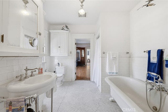 1415 S Manhattan Place, Los Angeles, CA 90019 — photo 34 of 74