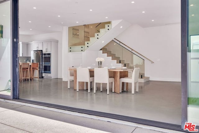 337 6th Avenue, Venice, CA 90291 — photo 7 of 31