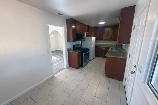 45320 Kingtree, Lancaster, CA 93534 — photo 8 of 23