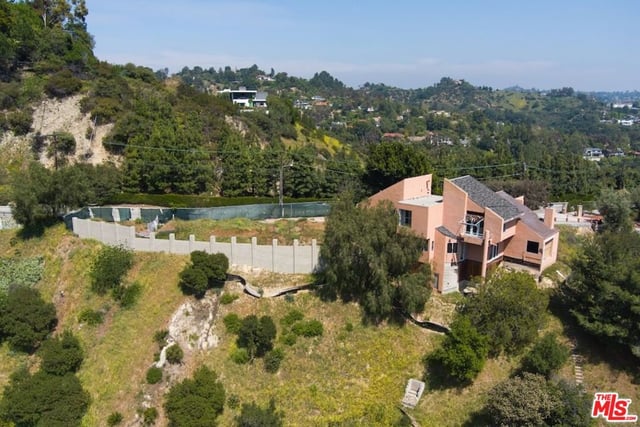 3025 Benedict Canyon Drive, Beverly Hills, CA 90210 — photo 2 of 7