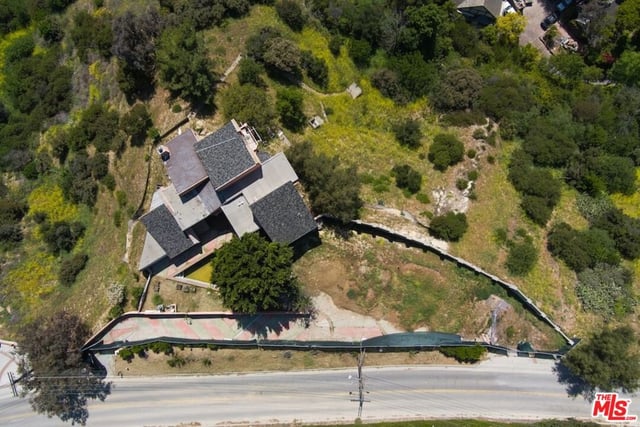 3025 Benedict Canyon Drive, Beverly Hills, CA 90210 — photo 7 of 7