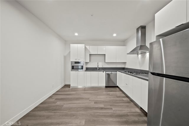 900 S Kenmore Avenue 504, Los Angeles, CA 90006 — photo 9 of 30