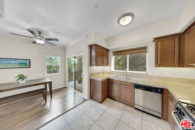 3401 S Bentley Avenue 301, Los Angeles, CA 90034 — photo 10 of 37