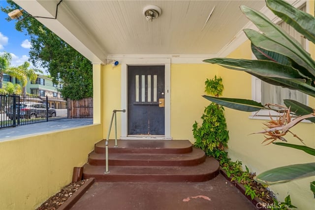 4458 Maplewood Avenue, Los Angeles, CA 90004 — photo 7 of 38