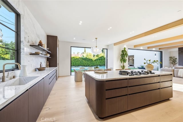 4900 Valjean, Encino, CA 91436 — photo 10 of 47