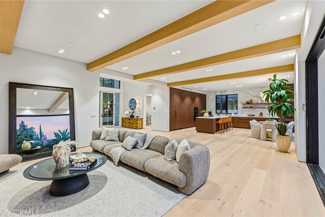 4900 Valjean, Encino, CA 91436 — photo 11 of 47
