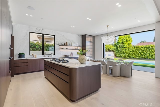 4900 Valjean, Encino, CA 91436 — photo 13 of 47