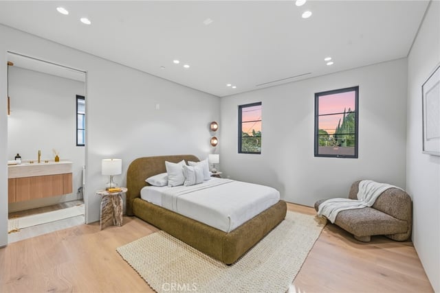 4900 Valjean, Encino, CA 91436 — photo 35 of 47