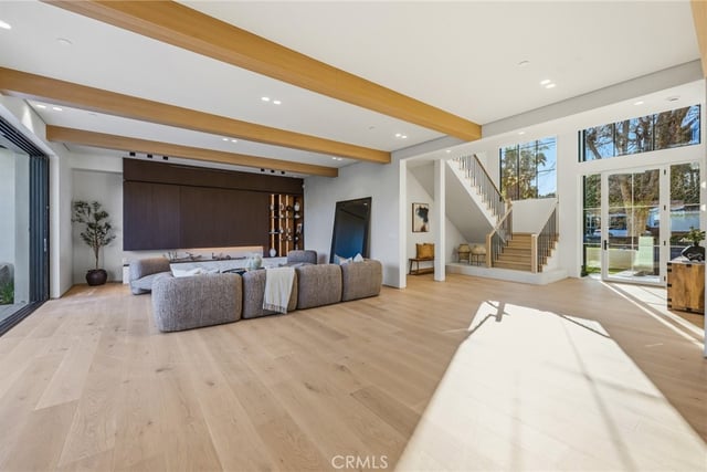 4900 Valjean, Encino, CA 91436 — photo 5 of 47