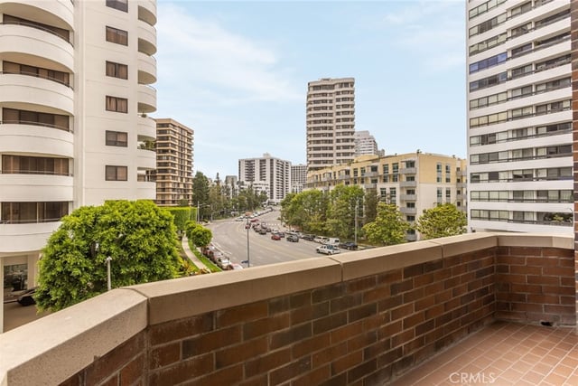 10550 Wilshire Boulevard 302, Los Angeles, CA 90024 — photo 17 of 50
