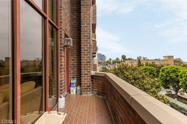 10550 Wilshire Boulevard 302, Los Angeles, CA 90024 — photo 18 of 50