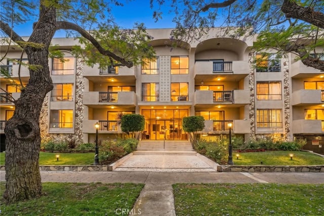 423 N Palm 108, Beverly Hills, CA 90210 — photo 15 of 41