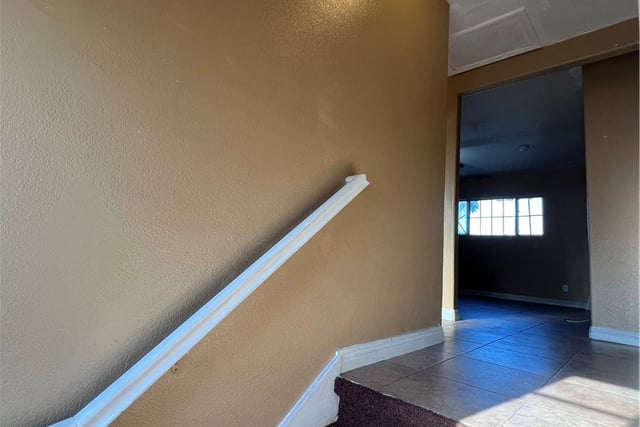 207 W 85TH PLACE, Los Angeles, CA 90003 — photo 7 of 26