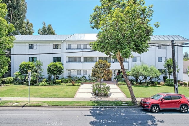 972 E California 202, Pasadena, CA 91106 — photo 30 of 32