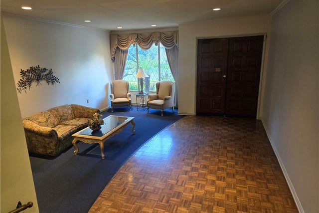 972 E California 202, Pasadena, CA 91106 — photo 5 of 32